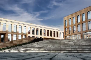 Nowoczesny budynek sfotografowany z drona w Rzeszowie